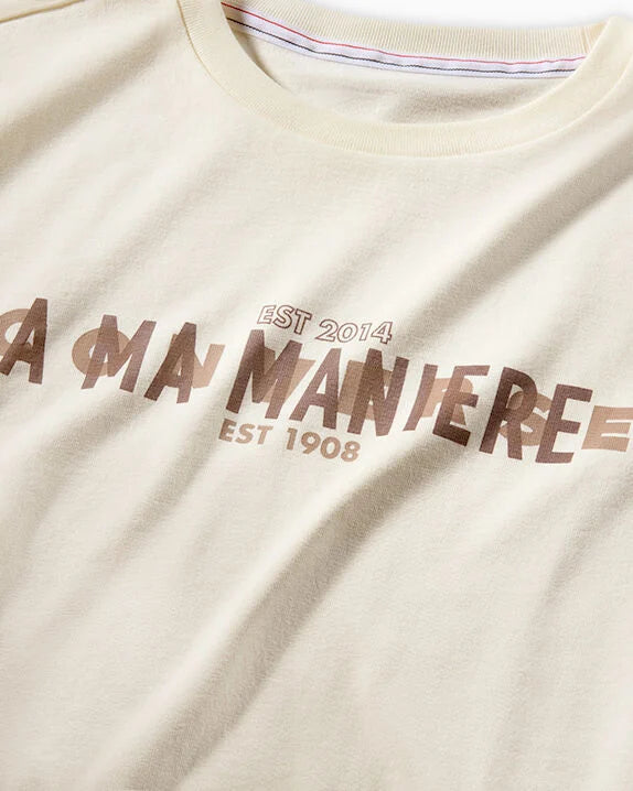 Camiseta estándar dorada de Converse x A Ma Maniére