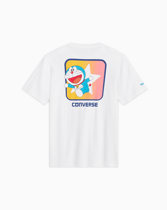 Camiseta gráfica de Doraemon y Converse