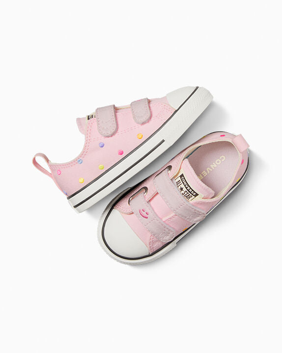 Chuck Taylor All Star de lunares bordados, fácil de poner y de caña baja