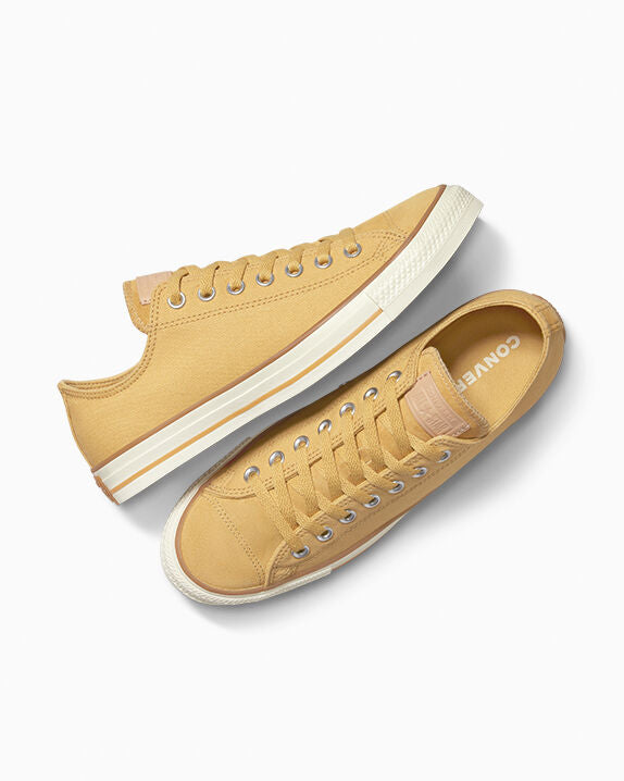Chuck Taylor All Star de lona y cuero de caña baja