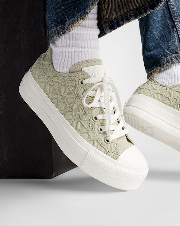 Chuck Taylor All Star Lift Platform Material texturizado de caña baja