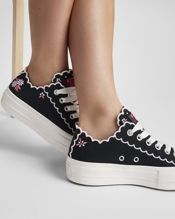 Chuck Taylor All Star Lift Platform Zapatillas bajas con flores bordadas