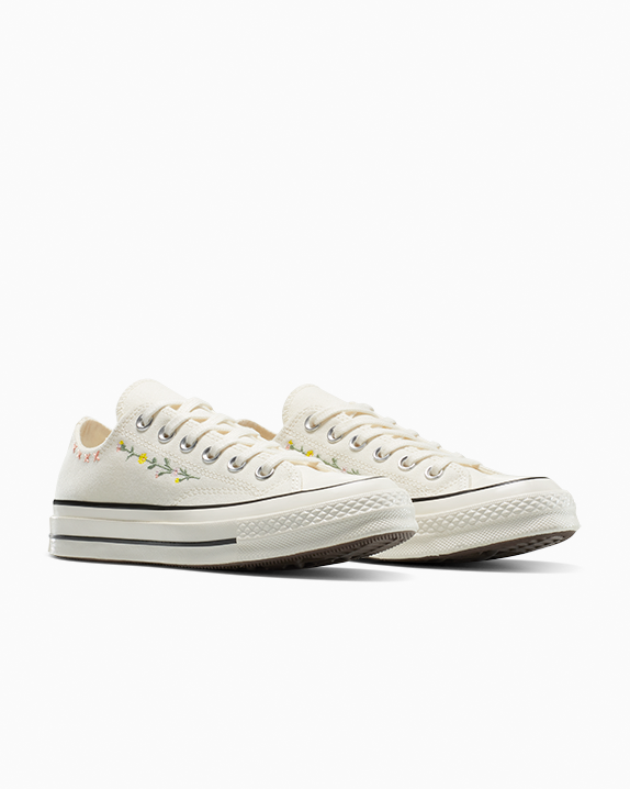 Chuck 70 bordado con flores de caña baja