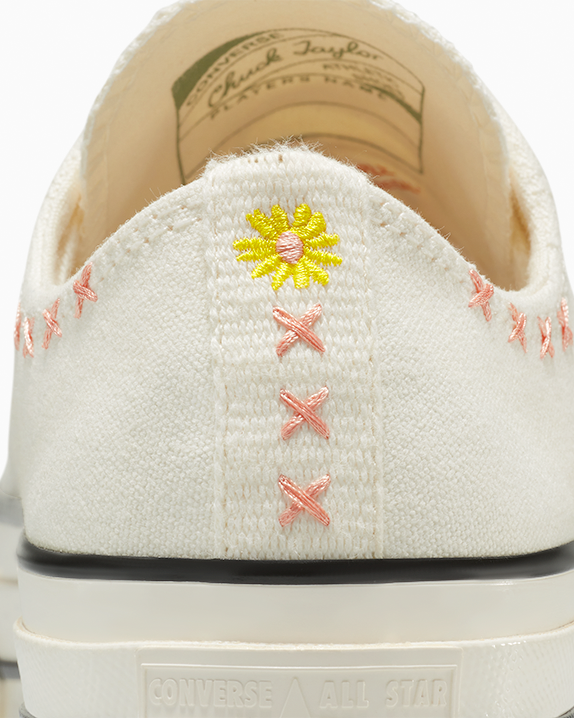 Chuck 70 bordado con flores de caña baja