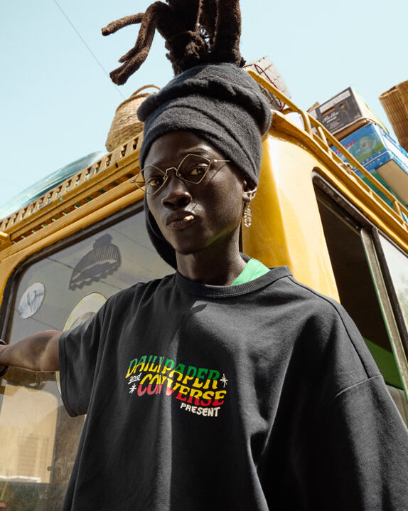Camiseta Gold Standard de Converse x Daily Paper 