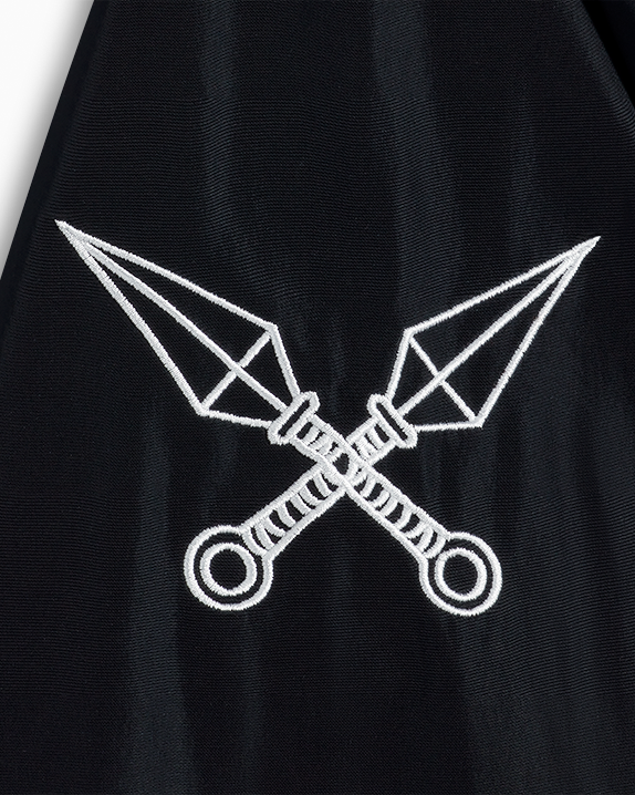 Chaqueta Itachi Andover de Converse x NARUTO SHIPPUDEN