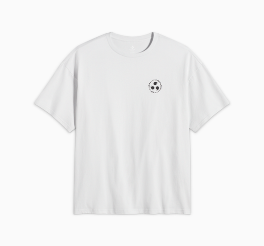 Camiseta Sasuke de Converse x NARUTO SHIPPUDEN
