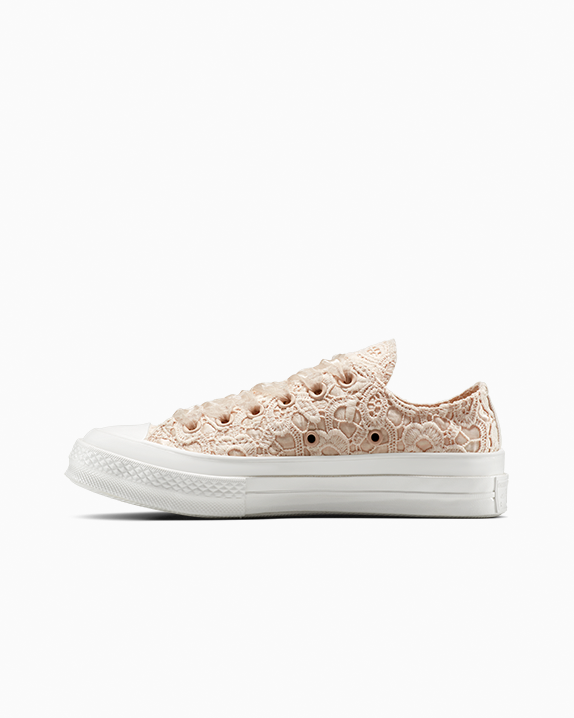 Chuck 70 de satén de ganchillo de caña baja