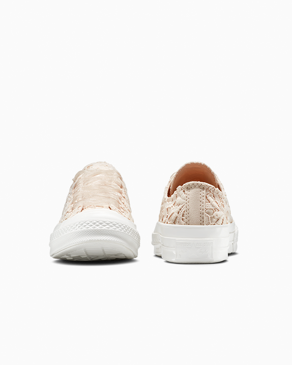 Chuck 70 de satén de ganchillo de caña baja